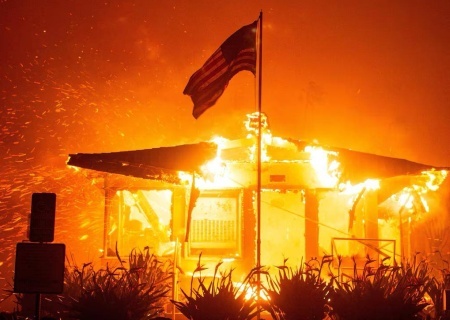    «Горит цитадель ЛГБТ, глобализма, либерализма, русофобии». В пожарах в Калифорнии обвинили Украину