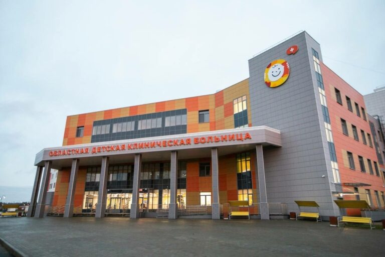    Крупная и современная. Более года работает в Оренбурге новая областная детская больница Белов Михаил Александрович