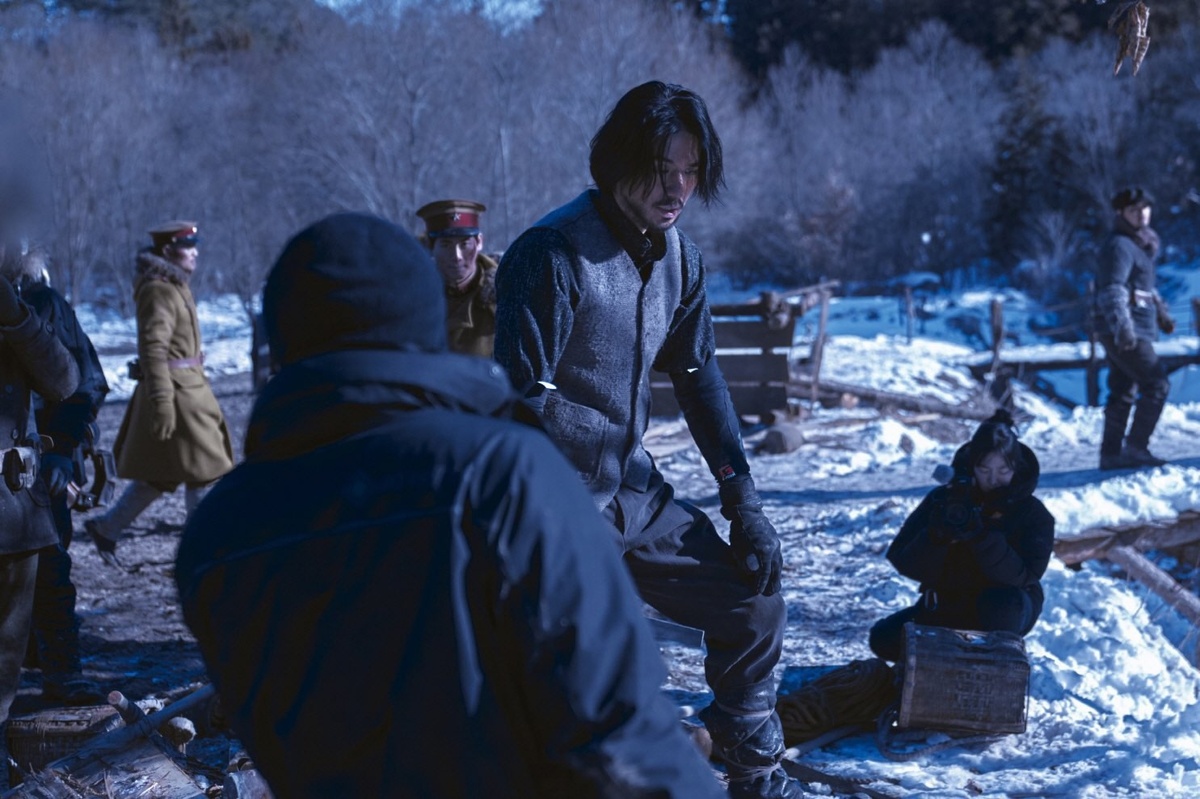 Закадровое фото со съёмок фильма «Харбин».