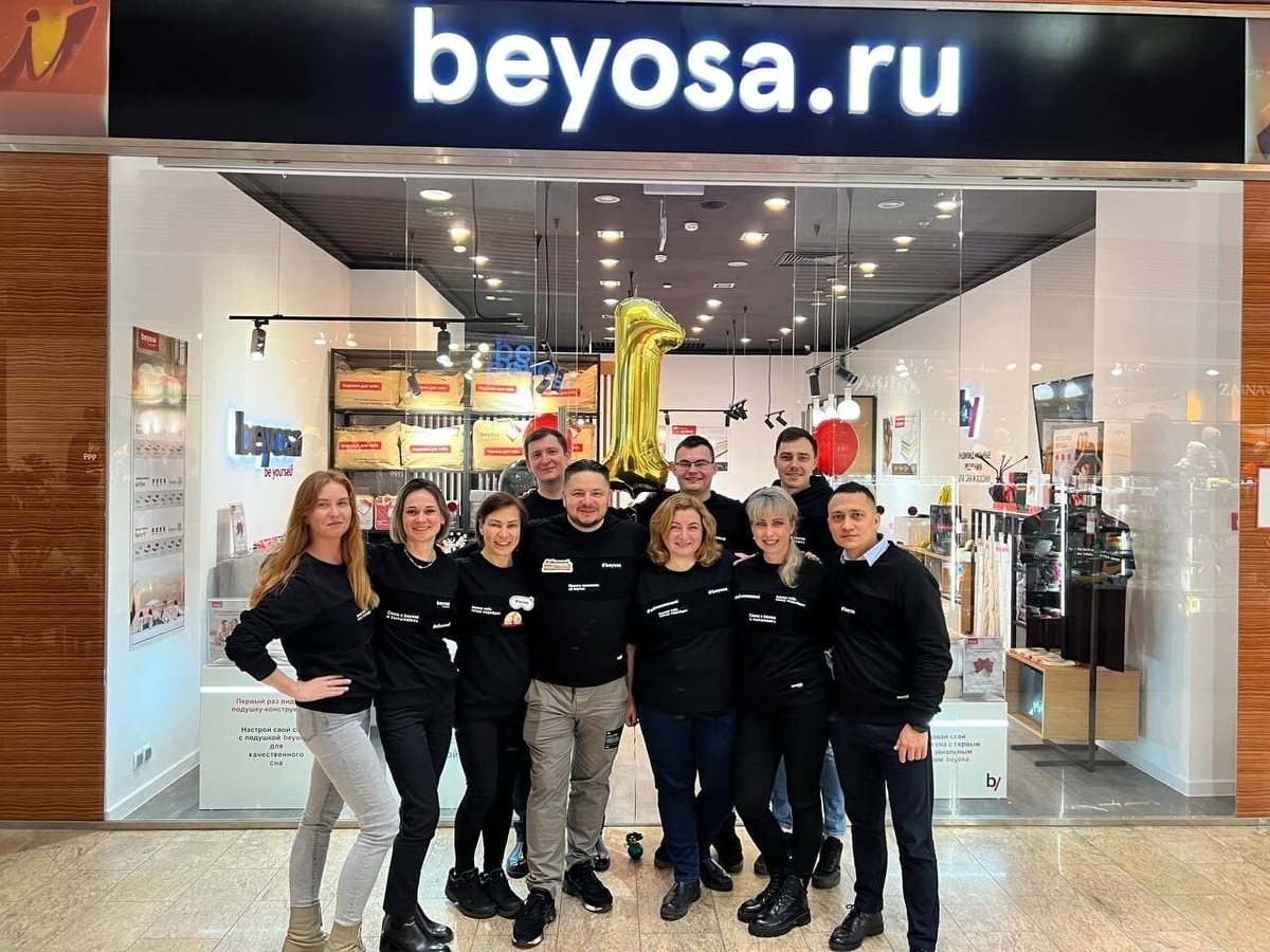 Внутренний мерч от StickPeek со временем превратился в униформу для сотрудников скети магазинов Источник фото https://vc.ru/marketing/353245