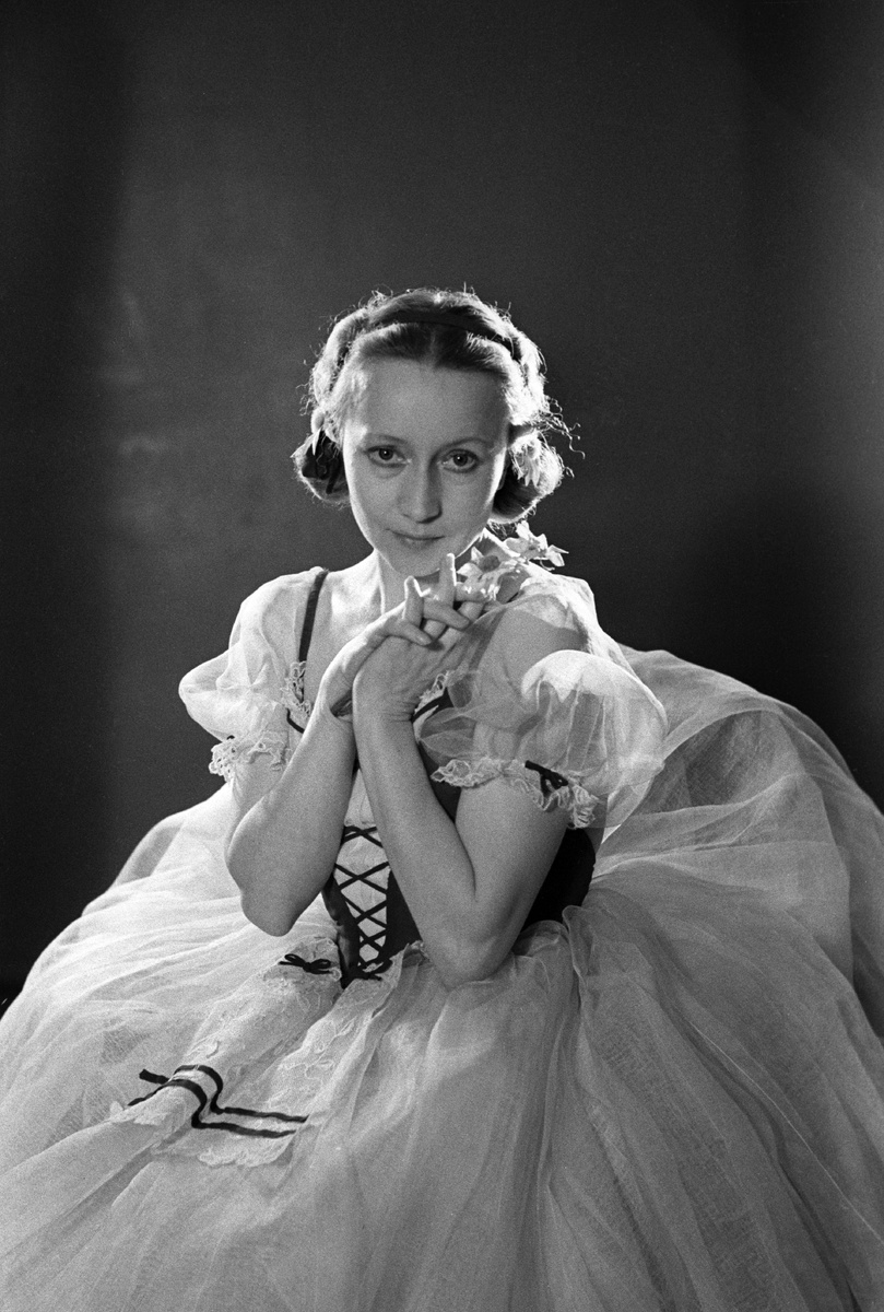    Галина Уланова в костюме Жизели из одноименого балета. 1951 год./РИА Новости/Анатолий Гаранин