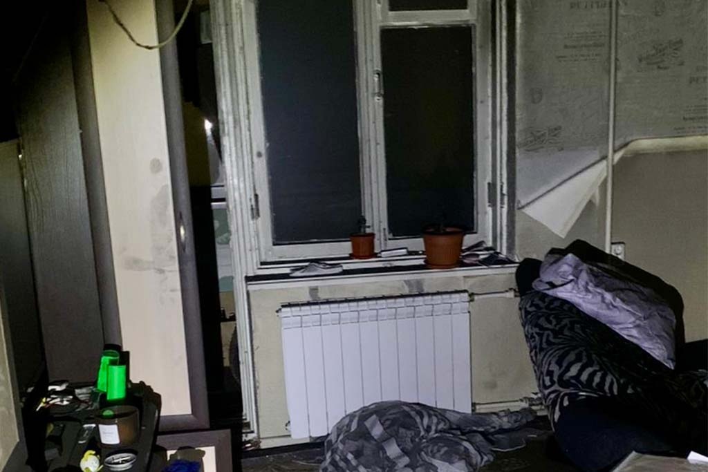    Трагедия произошла утром 1 января в доме на Советском проспекте, 69. На третьем этаже пятиэтажного дома загорелась однокомнатная квартира