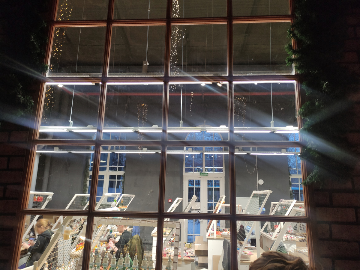 Рабочие места художников в Ленигрушке. 