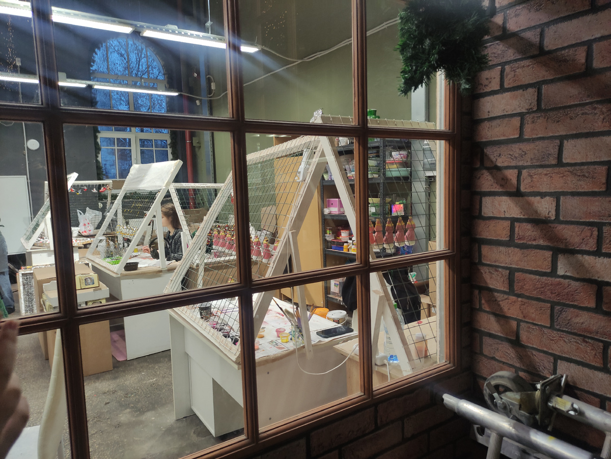 Рабочее место художника в Ленигрушке. 