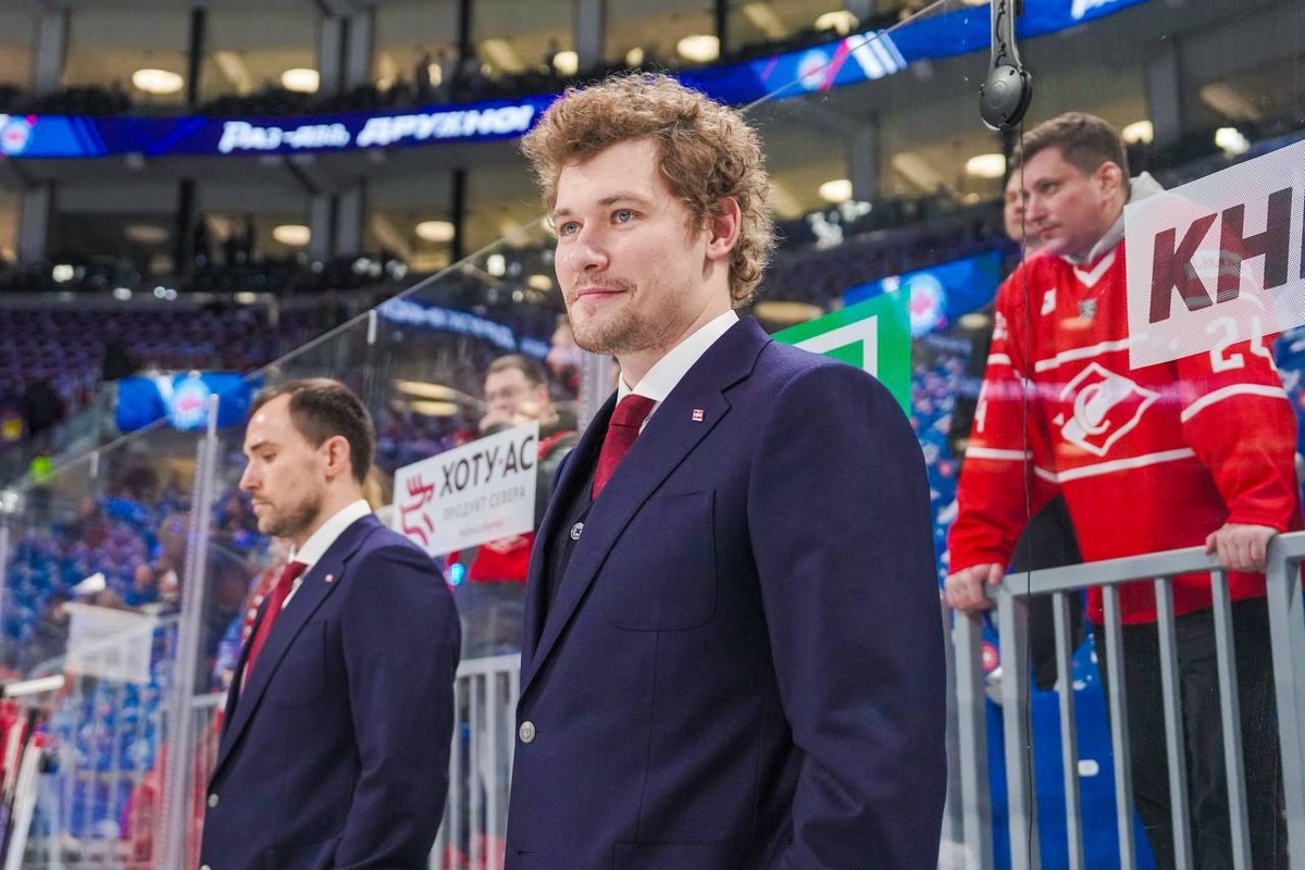 Андрей Миронов на тренерском мостике ХК "Спартак" в матче со СКА. Фото: ХК "Спартак"