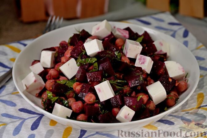 свекла, нут, сыр фета, чеснок, орех грецкий, зелень укропа, масло оливковое, уксус бальзамический, горчица, соль, перец чёрный молотый