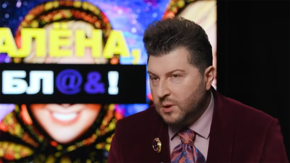 Лев Рудин в студии шоу «Алена, блин!». Фото: кадр шоу