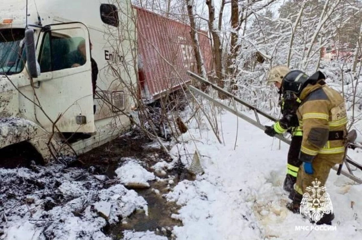    Тверские спасатели в новогодние праздники помогли 18 пострадавшим в ДТП