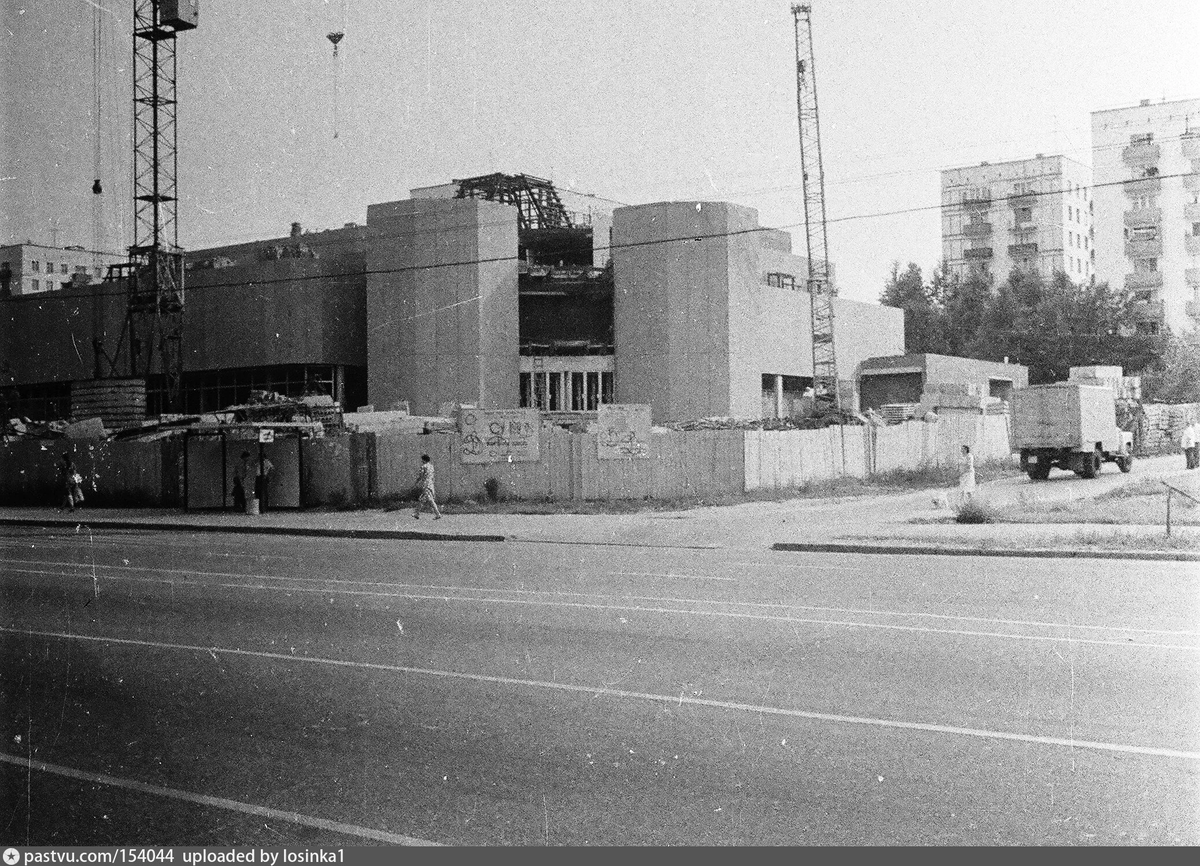 Строительство универмага "Бухарест", 1980-1982. Автор фото: И. Нагайцев. С сайта www.pastvu.com.