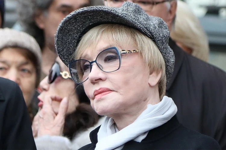 Вера Алентова