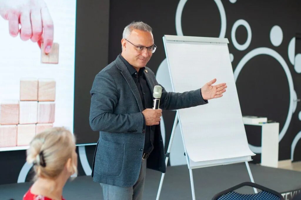 Александр Полиди отмечает, что в 2025 году произойдет охлаждение темпов роста в промышленности. // Фото предоставлено экспертом