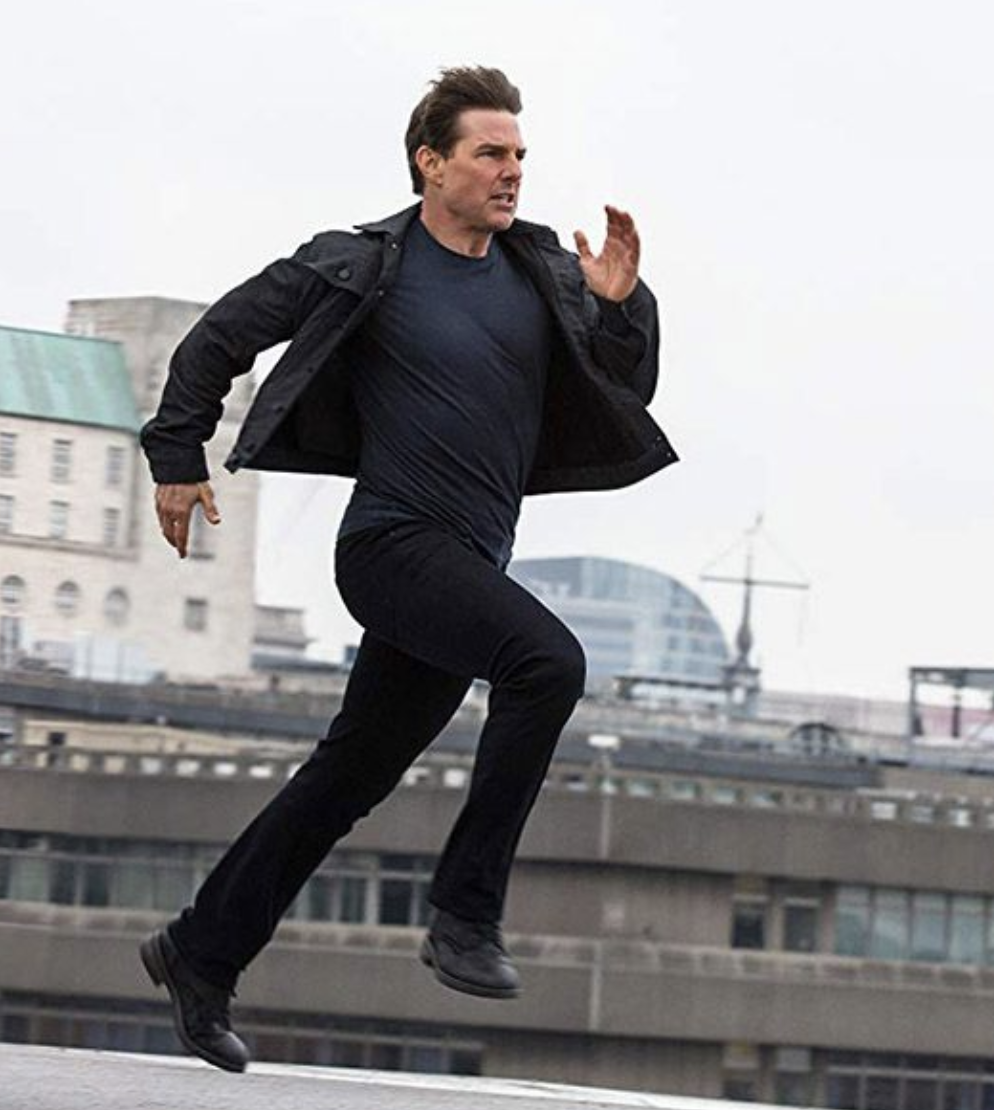 Кстати, этот бег - это его фирменная фишка! Но об этом в другой статье...