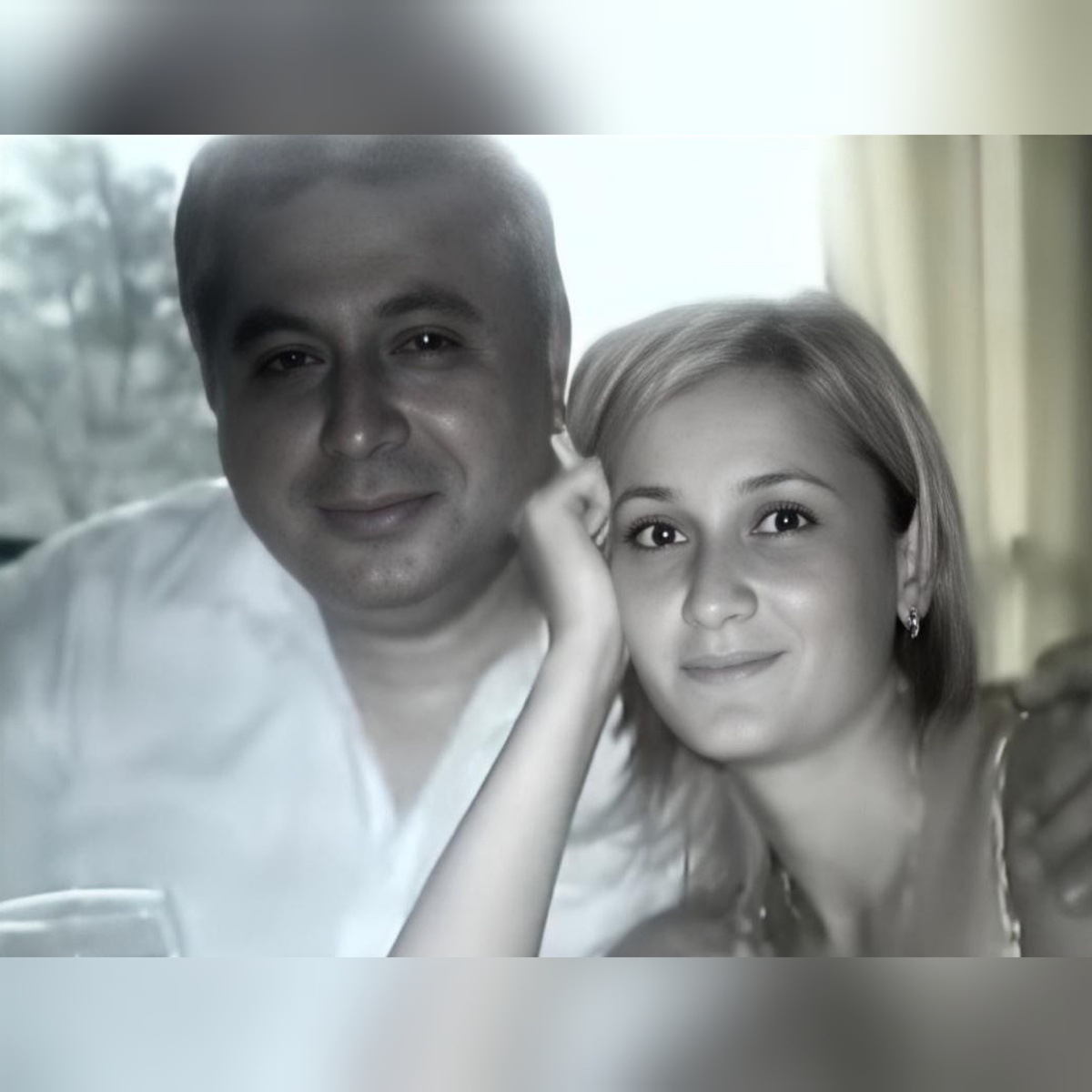 Владимир Албеков и Эмма Комиссарова. Ист: кадр из видео на YouTube.com телеканал Рен.ТВ