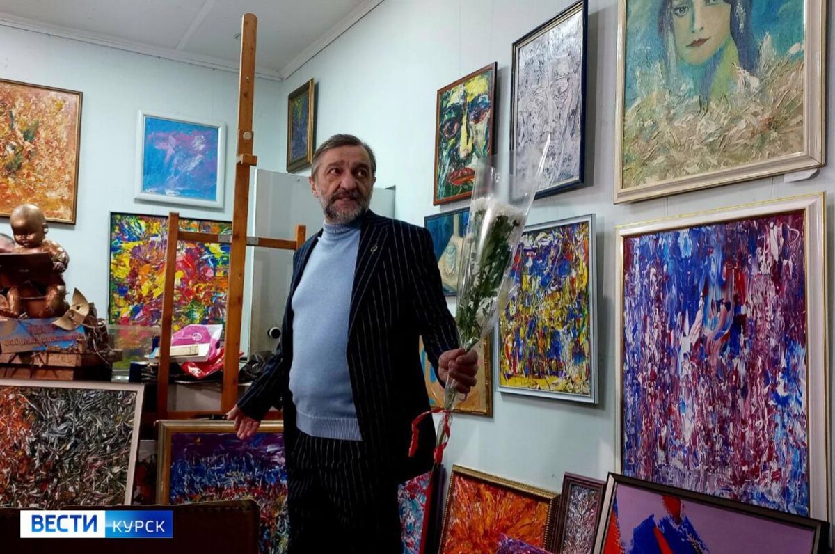    Курский художник Олег Радин открыл выставку в свой день рождения