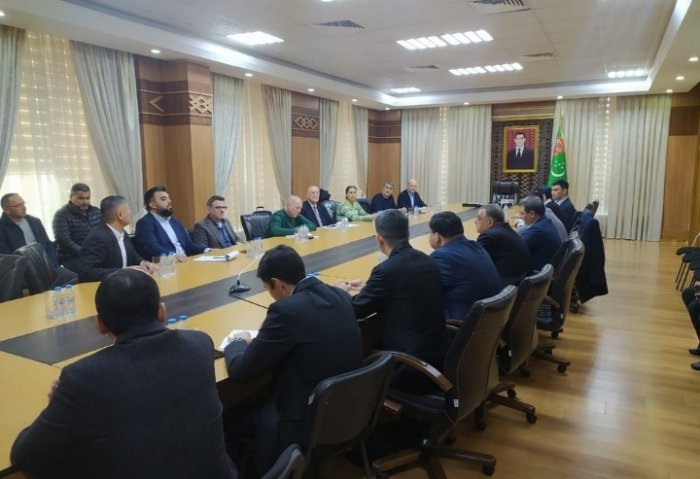 Круглый стол между туркменскими компаниями, представителями правительства Туркменистана и голландской делегацией, 2 декабря 2024 года, Ашхабад, Туркменистан (Фото: Посольство Туркменистана в Бельгии)