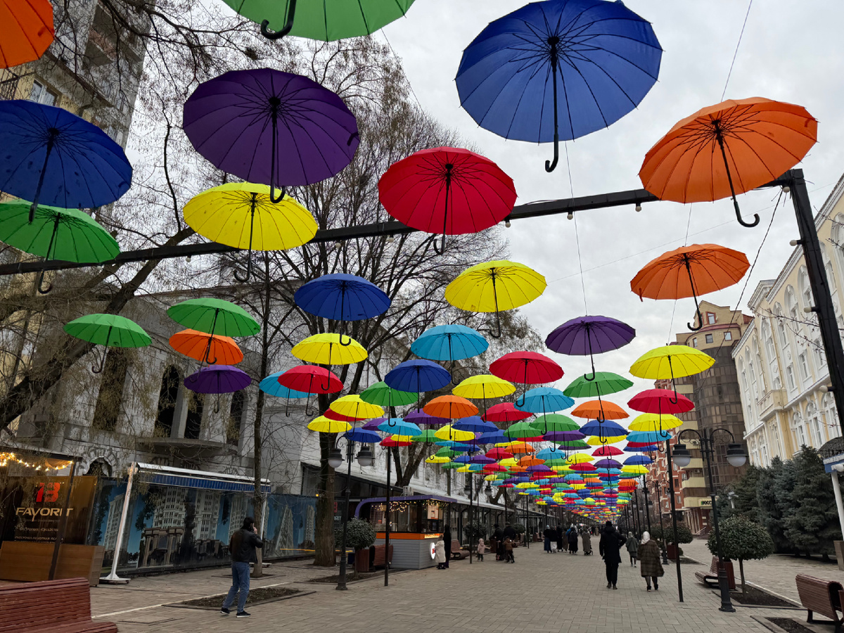 Город Грозный. Аллея Парящих зонтиков. Фото автора.