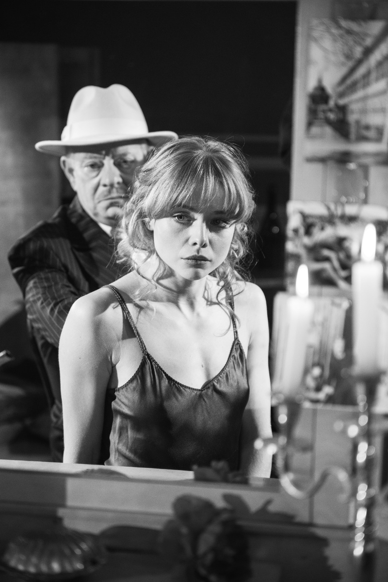 Вадим Андреев и Анастасия Акатова в спектакле "Цилиндр" Театр на Трубной