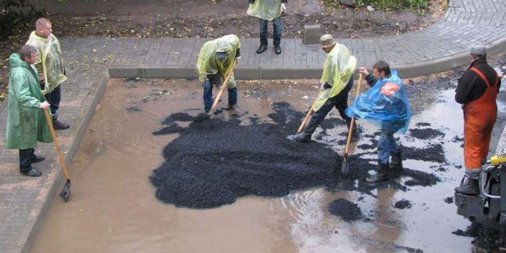 "Разница асфальтов": Почему в России асфальт слазит за 3 года, а в США лежит по 50 лет