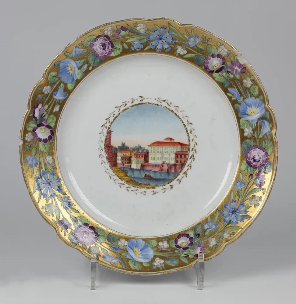 Тарелка мелкая. Кабинетский сервиз. Императорский фарфоровый завод, 1793-1796. Коллекция Государственного Эрмитажа. Фото: https://vk.cc/cxZhCt