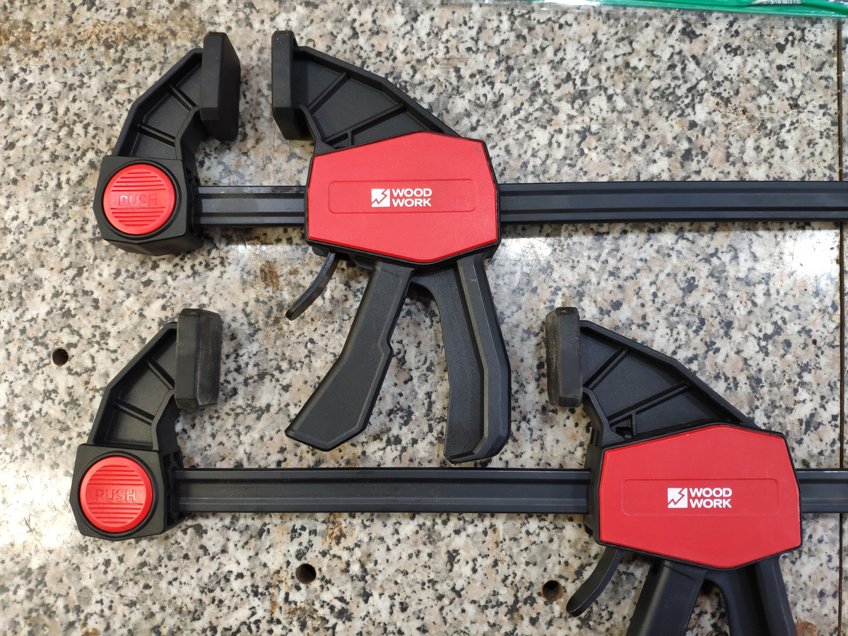 Стягивают с усилием до 70 кг. 