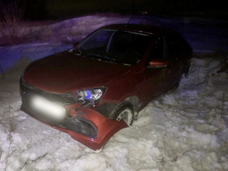    Протаранил ограждение и вылетел в кювет. В ДТП на трассе Оренбург-Илек пострадал водитель Марина Шарт