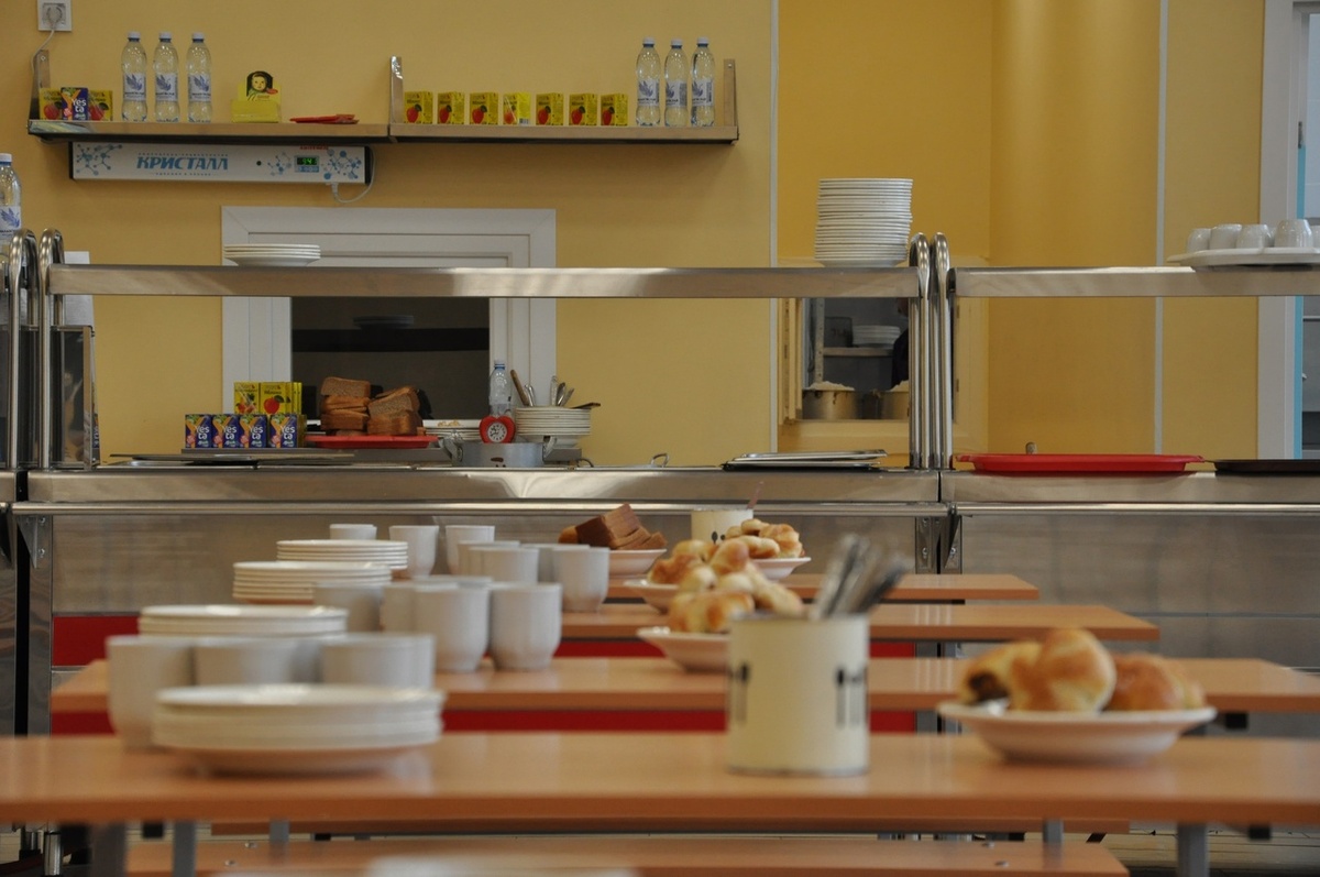    Столовая в школе № 12 в Петрозаводске. Страница со страницы Владимира Любарского во "ВК"