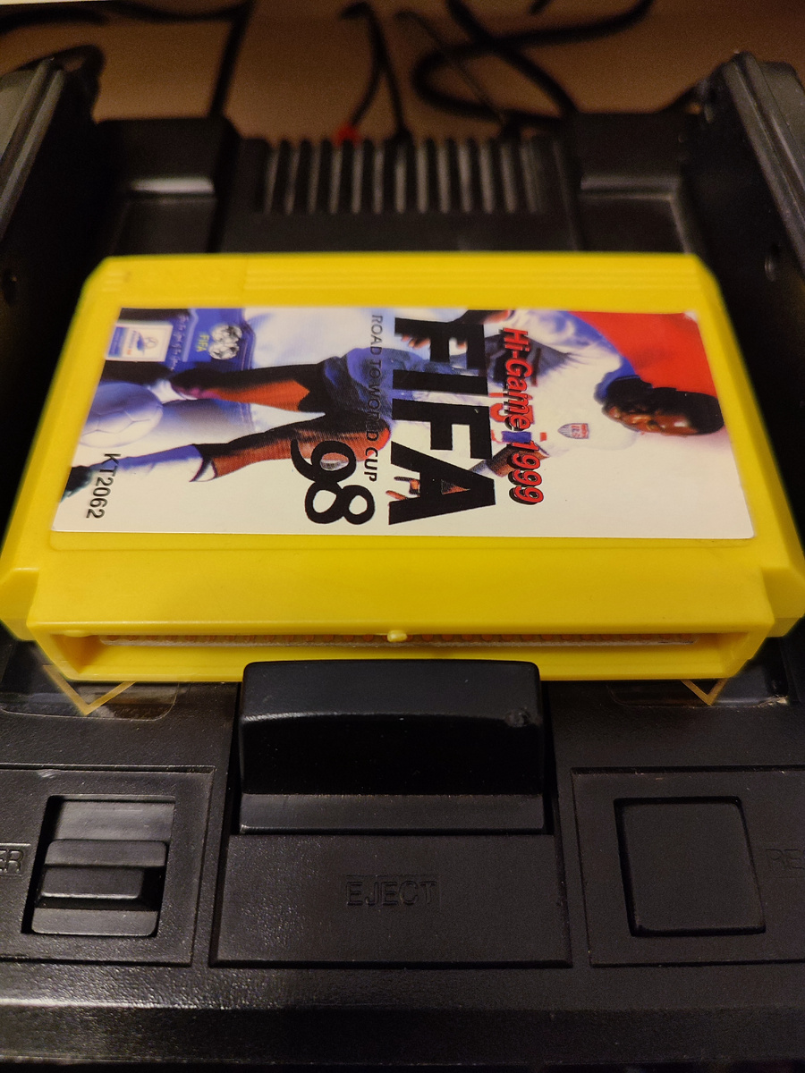 Фото сделаны мной. На фото игра "Tecmo World Cup Soccer". Оригинал игры "Tehkan World Cup" был разработан и издан "Tecmo" в 1985г. для аркадных автоматов. И портирован той же компанией "Tecmo" на NES под названием "Tecmo World Cup Soccer" в 1990г.  Фото демонстрирует начальную заставку игры, а так же общий визуальный фон игры. Подробнее об этом рассказано в статье. Все материалы принадлежат правообладателям и размещены исключительно в информационных целях.