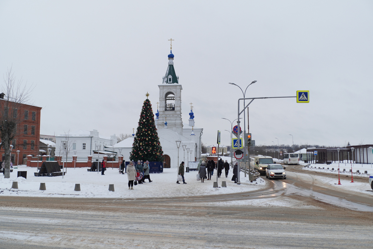 Город встретил тёплой погодой и небольшим дождём
