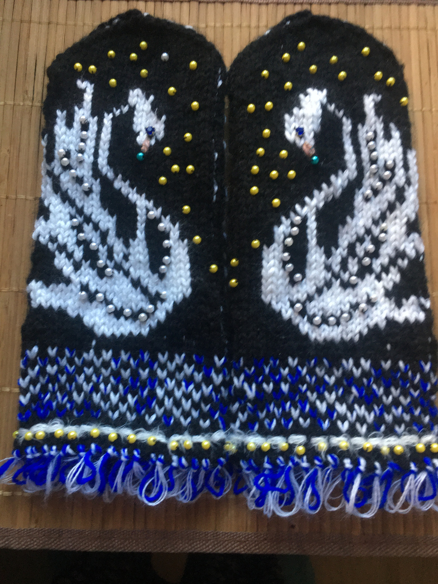 Варежки "Лебеди"