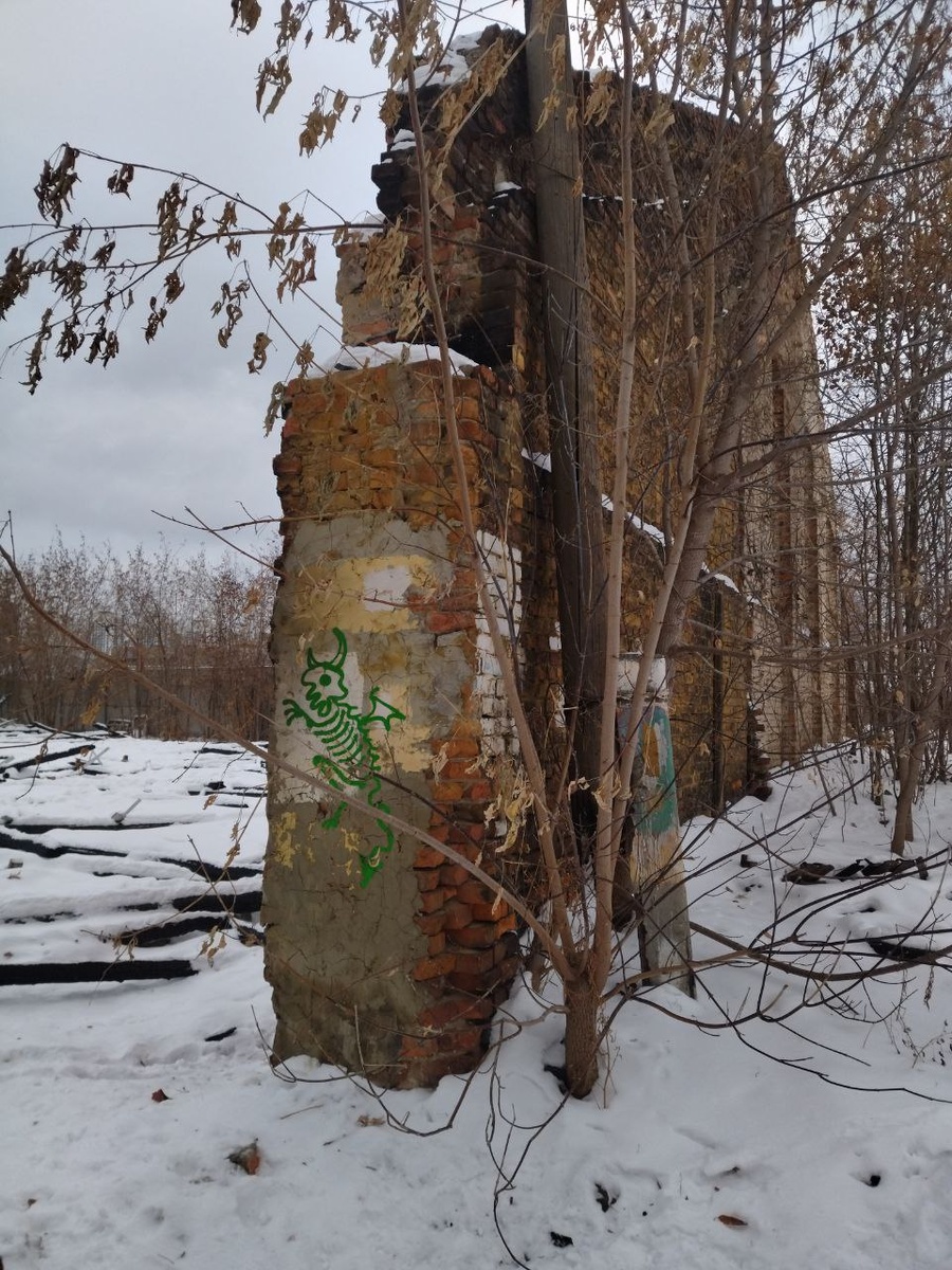 Оставь надежду всяк сюда входящий. Ну или одежду, кому как удобнее ))