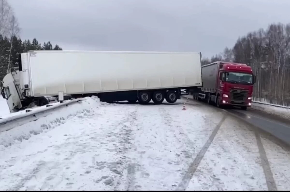    25-летняя девушка погибла в ДТП с вылетевшей в кювет фурой в Пермском крае