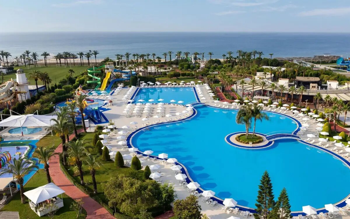 https://static.tourvisor.ru/hotel_pics/verybig/4/miracle-resort-102205172.jpg
