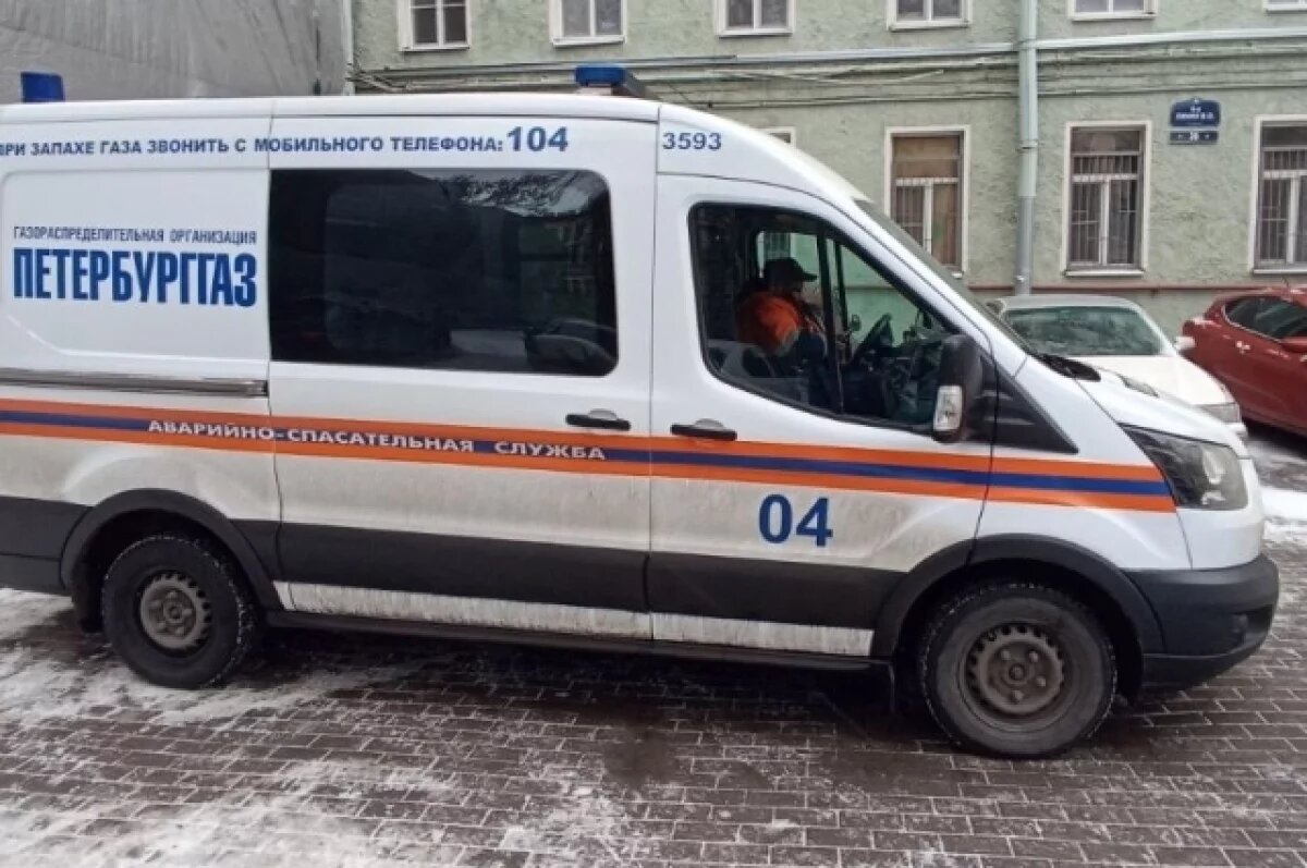    Горожане жалуются на запахи газа и нефтепродуктов в двух районах Петербурга