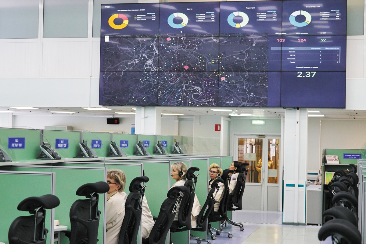 Монитор показывает текущую загрузку диспетчерской службы и бригад, что помогает руководству станции оперативно реагировать на изменения