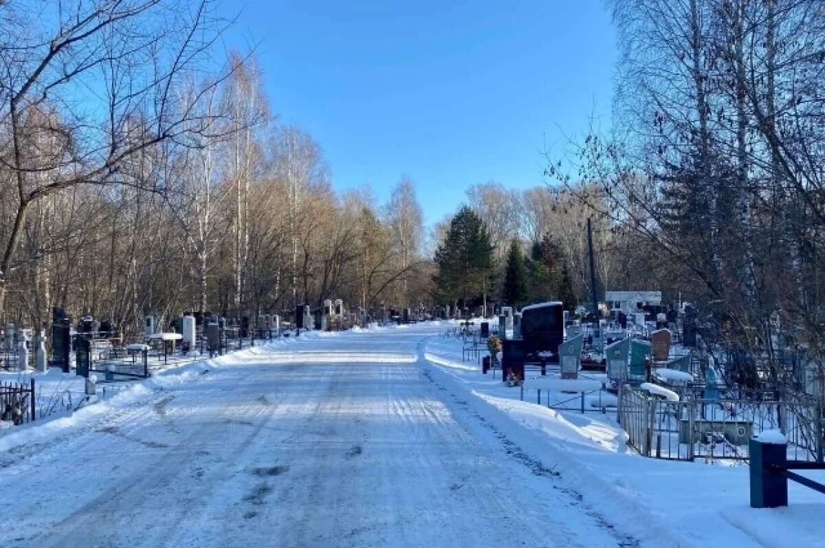    В Омске в два раза подорожало рытье могил