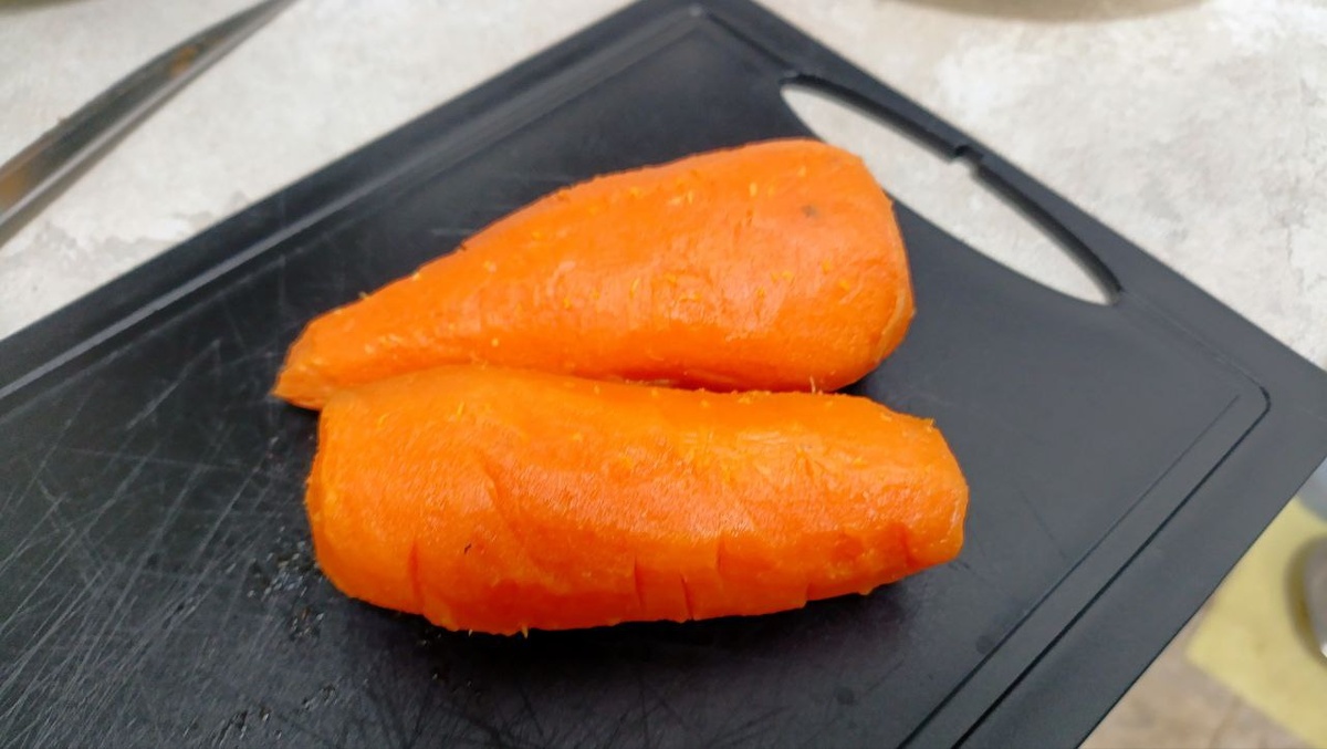 Две небольшие моркови 