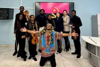 Паланка Лоуренсу Филиппе (в синем). Фото респондента.