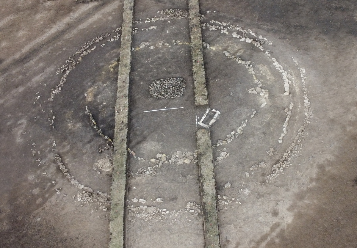 Общий вид кургана. Кромлехи