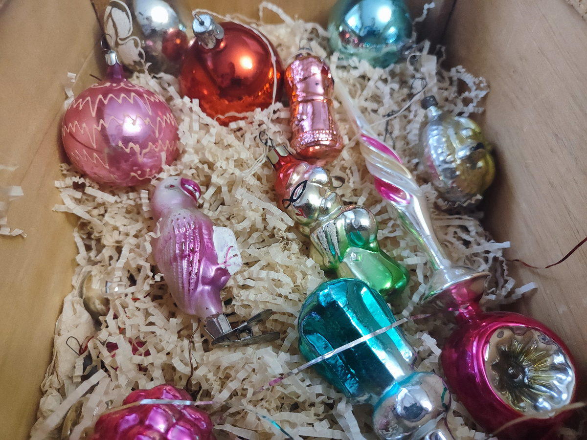 у кого сколько елка обычно стоит?) У меня был рекорд до марта.) 