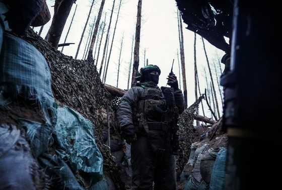    Военнослужащий Вооруженных сил Украины в зоне боевых действий