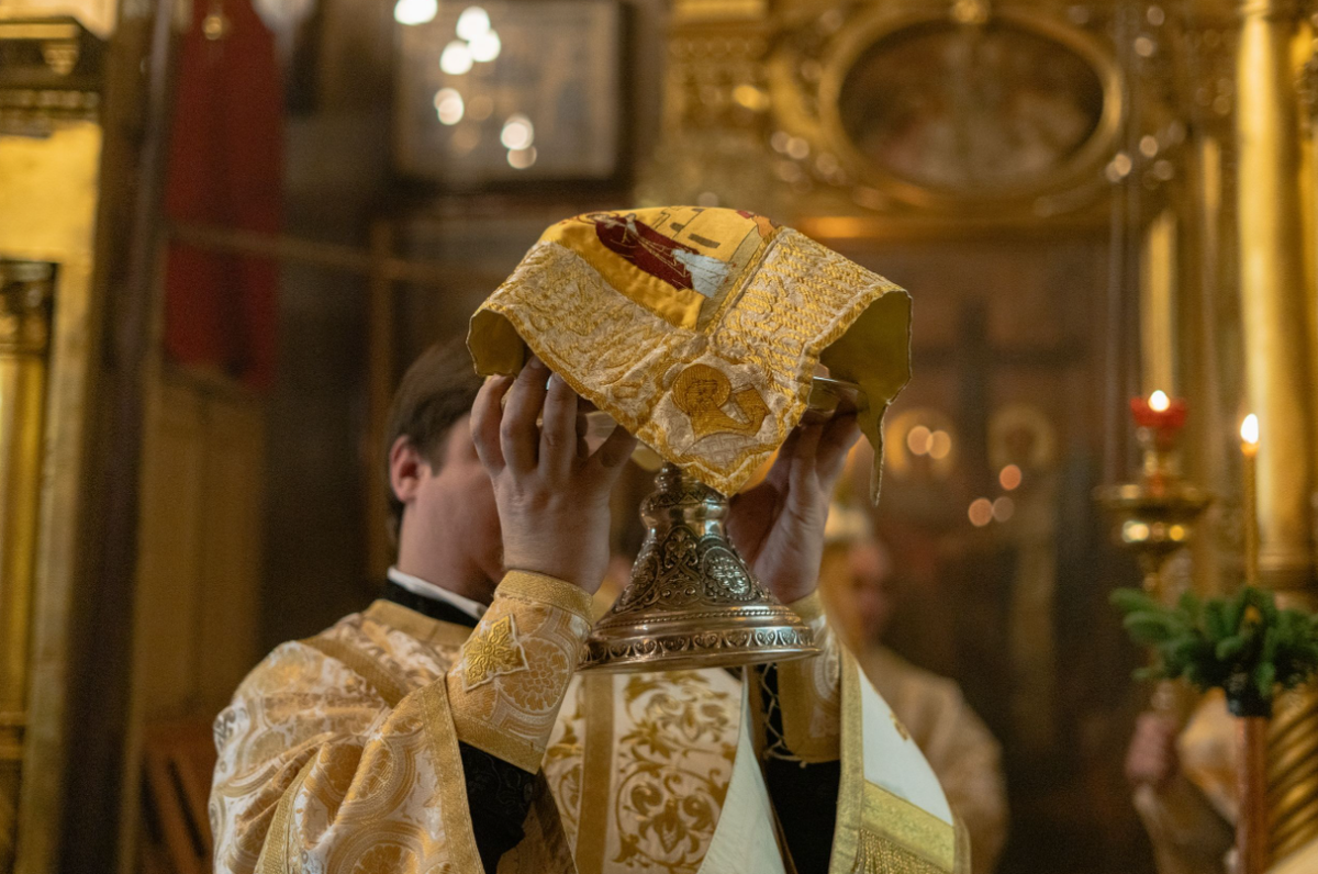 Фото я, кстати, беру с сайта Татарстанской митрополии. Вай, какой же у них хороший фотограф! 👍