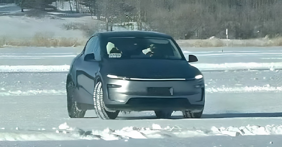 Обновлённая Tesla Model Y в Китае, во время тестовых заездов.