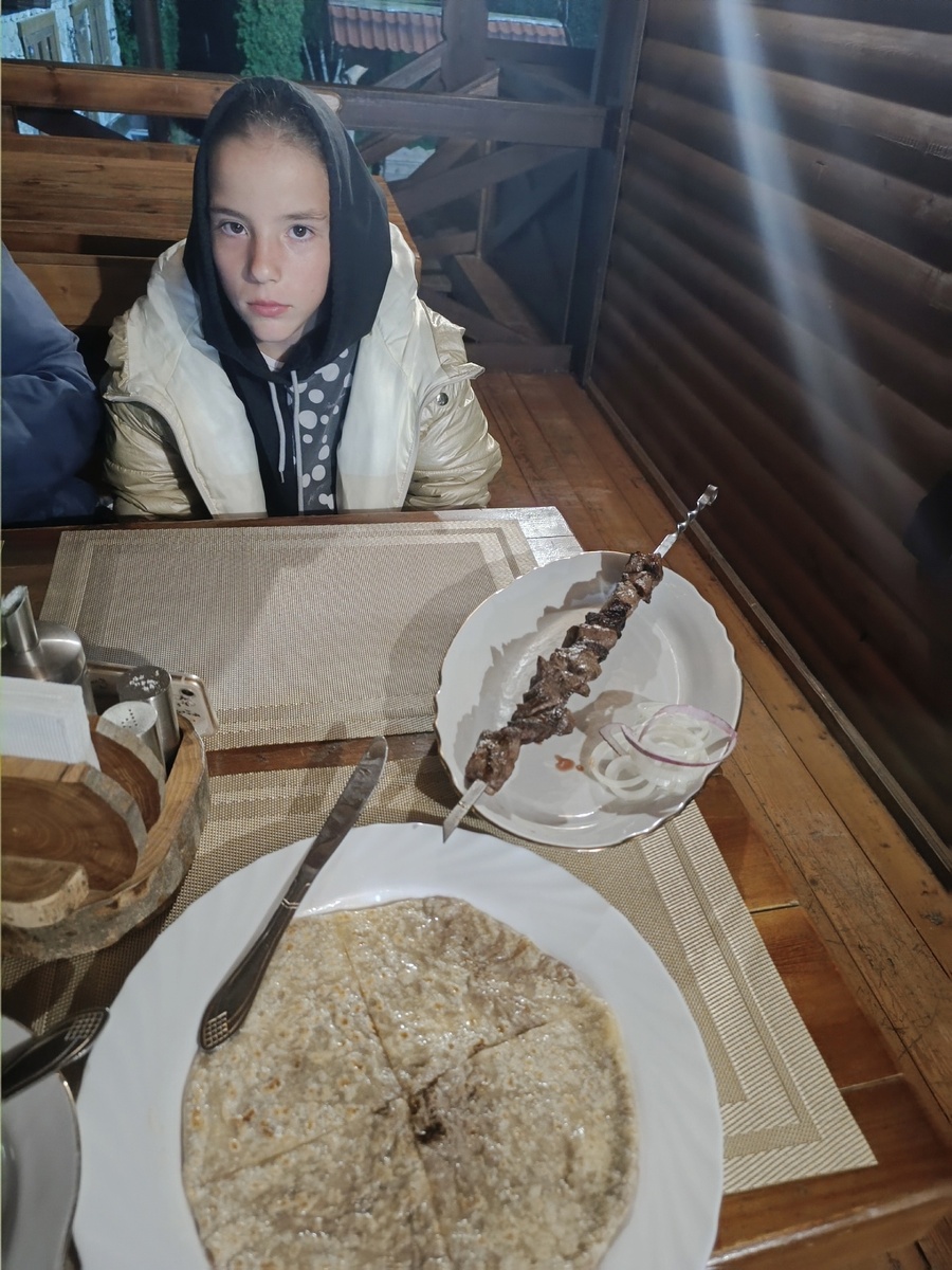 Хычины (лепешки с начинкой) очень тонкие и нежные.  