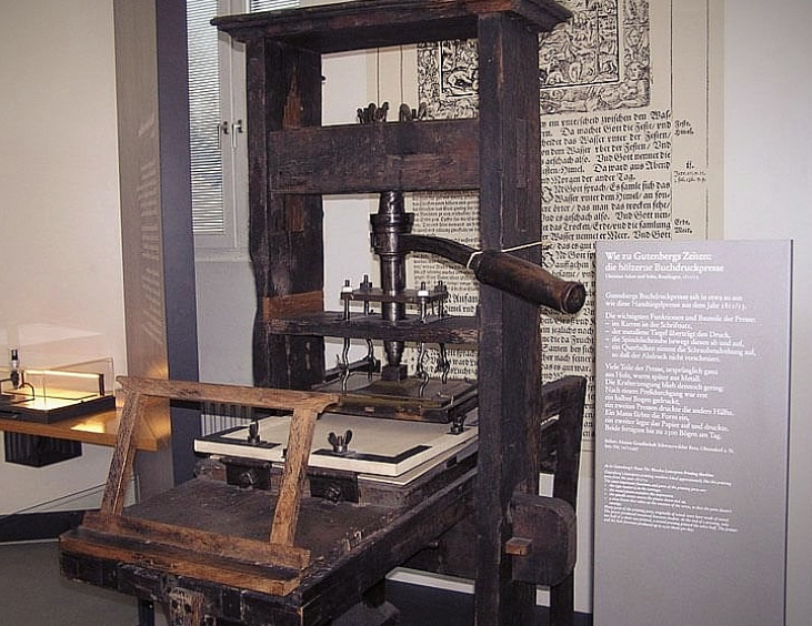 Машина. Источник фото: https://www.culture.ru/events/668257/onlain-beseda-ob-izobretenii-ioanna-gutenberga-novoi-tekhnike-pechati