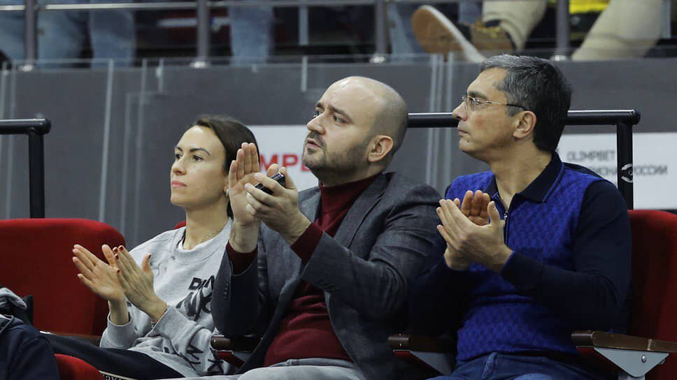 На игре присутствовал губернатор Самарской области Вячеслав Федорищев и депутат Государственной Думы РФ Владимир Гутенев.📷Фото: Пресс-служба правительства Самарской области / Коммерсантъ