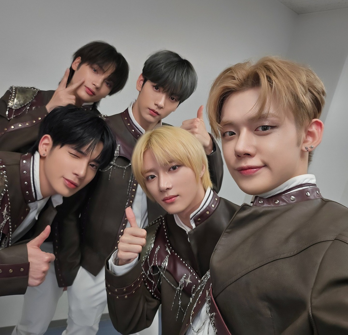    TOMORROW X TOGETHERСоцсети