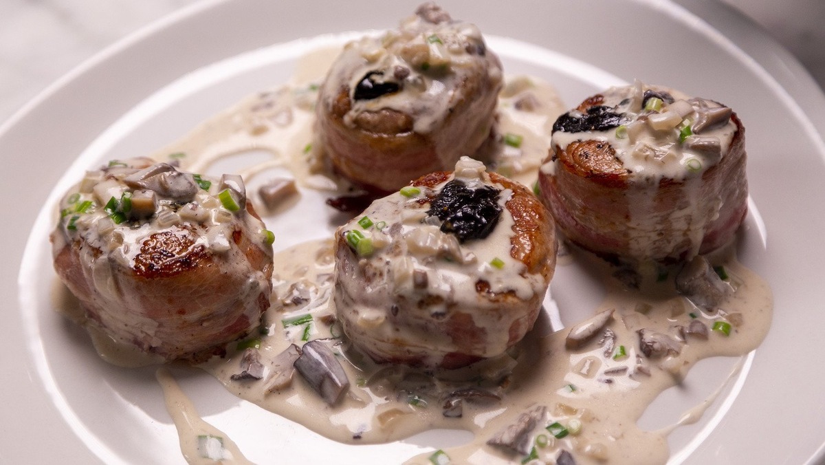 Обратите внимание: Картинка является иллюстрацией и не обязательно отражает точный результат приготовления по этому рецепту. Внешний вид блюда может варьироваться в зависимости от индивидуальных особенностей и используемых ингредиентов.