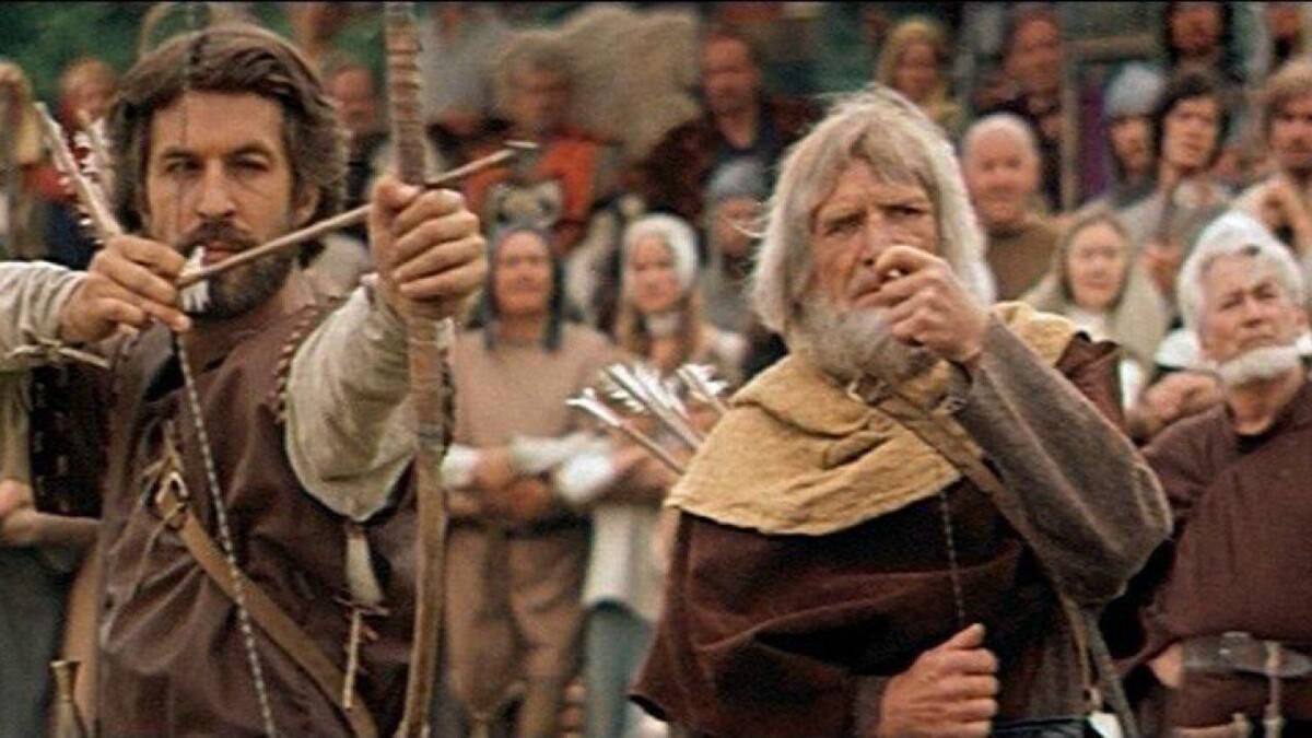 На том самом турнире. Советский Робин Гуд Борис Хмельницкий. Почему-то на всех скриншотах всех экранизаций Робин предстает как раз без своего капюшона, словно и не думает скрывать свою личность от врагов