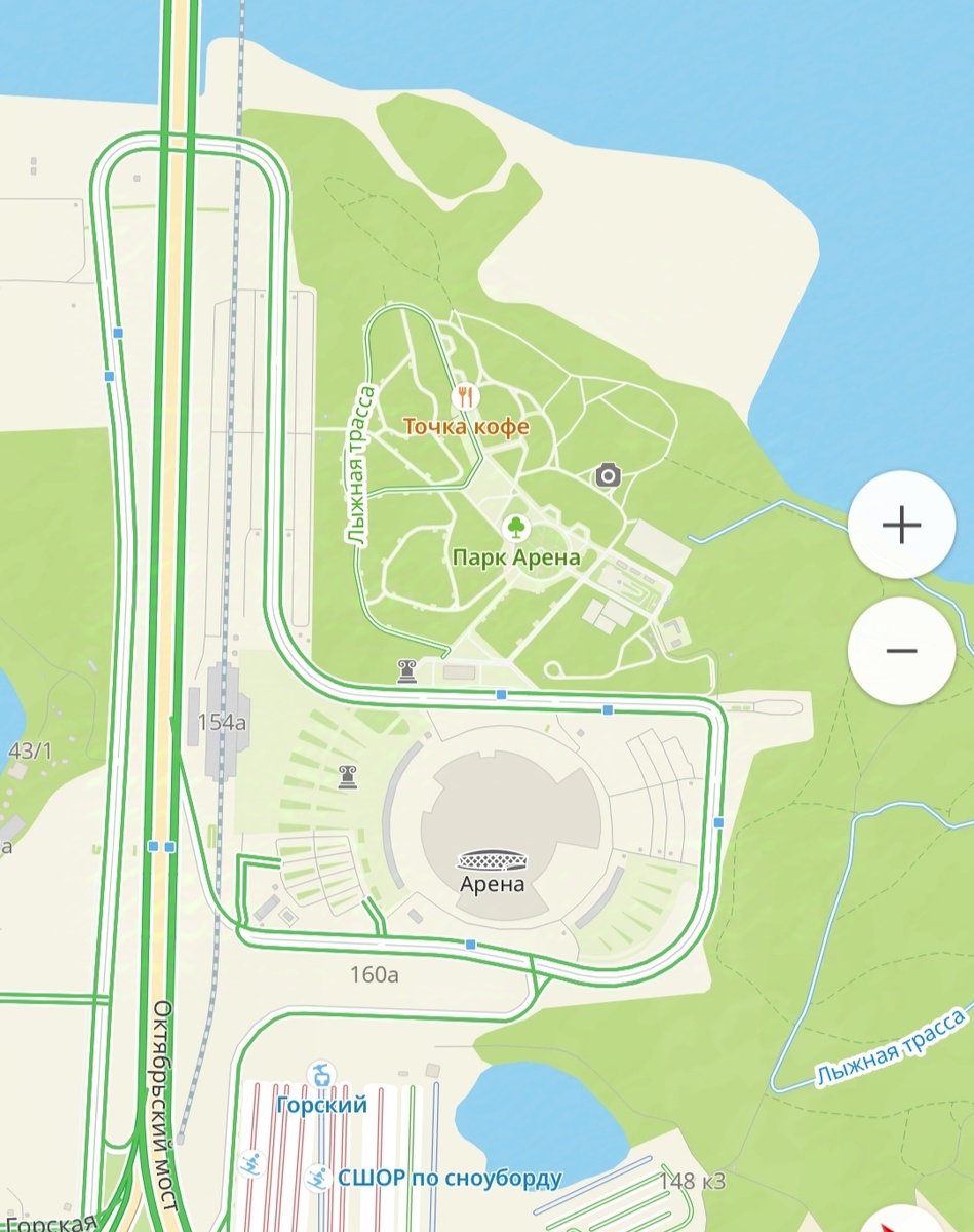 На правом берегу под Октябрьским мостом находится парк "Городское начало", а на левом - парк "Арена"