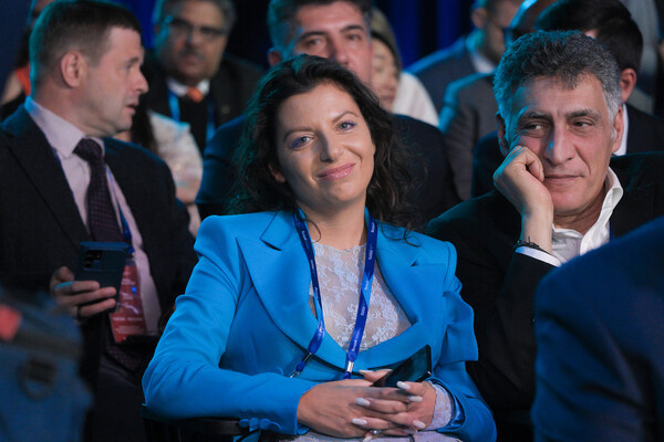    Главный редактор телеканала RT и медиагруппы «Россия сегодня» Маргарита Симоньян и Тигран Кеосаян перед началом пленарной сессии XXI Ежегодного заседания Международного дискуссионного клуба «Валдай», 2024 год / Кристина Кормилицына/РИА Новости